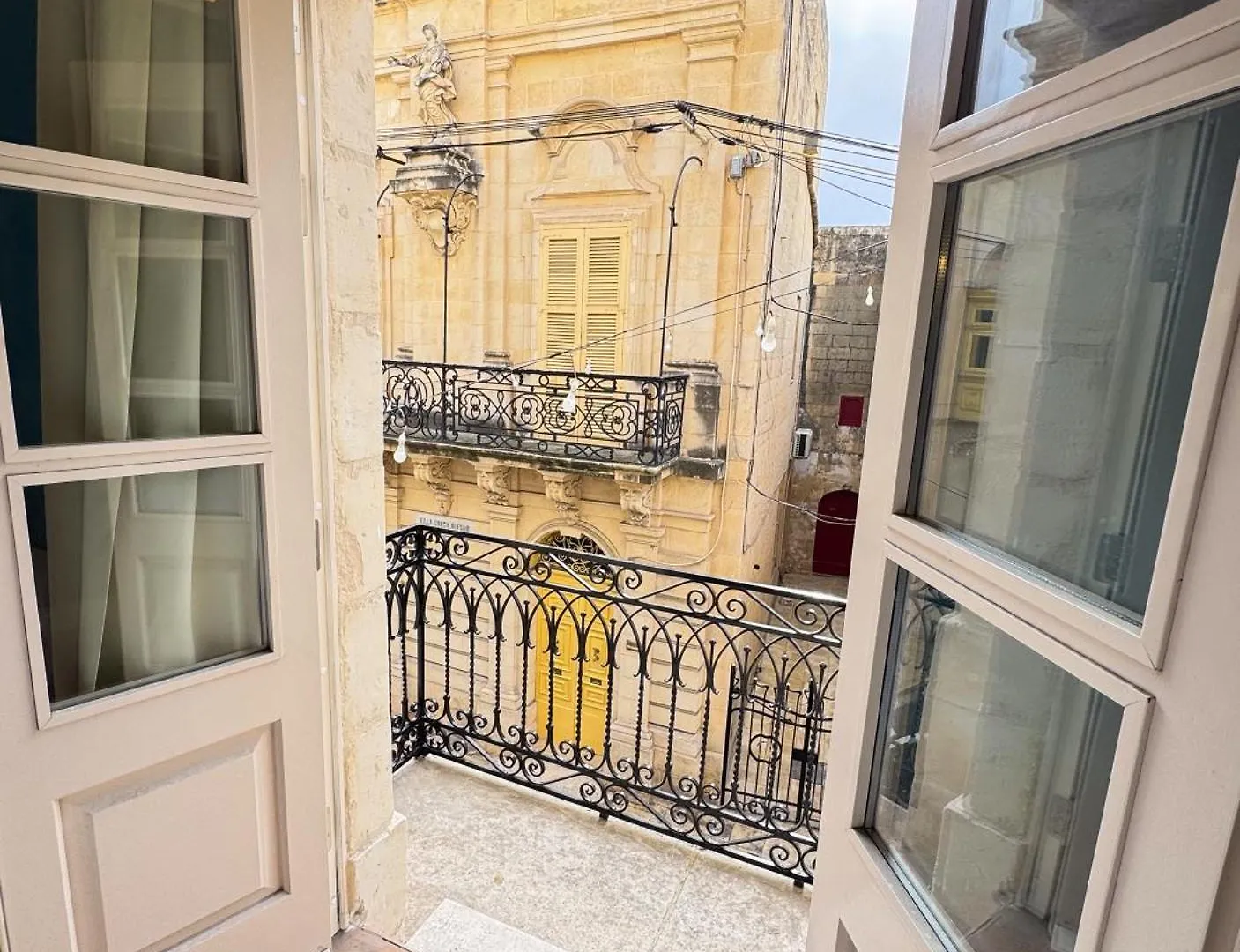 Mosta Stays By Zzzing Malta