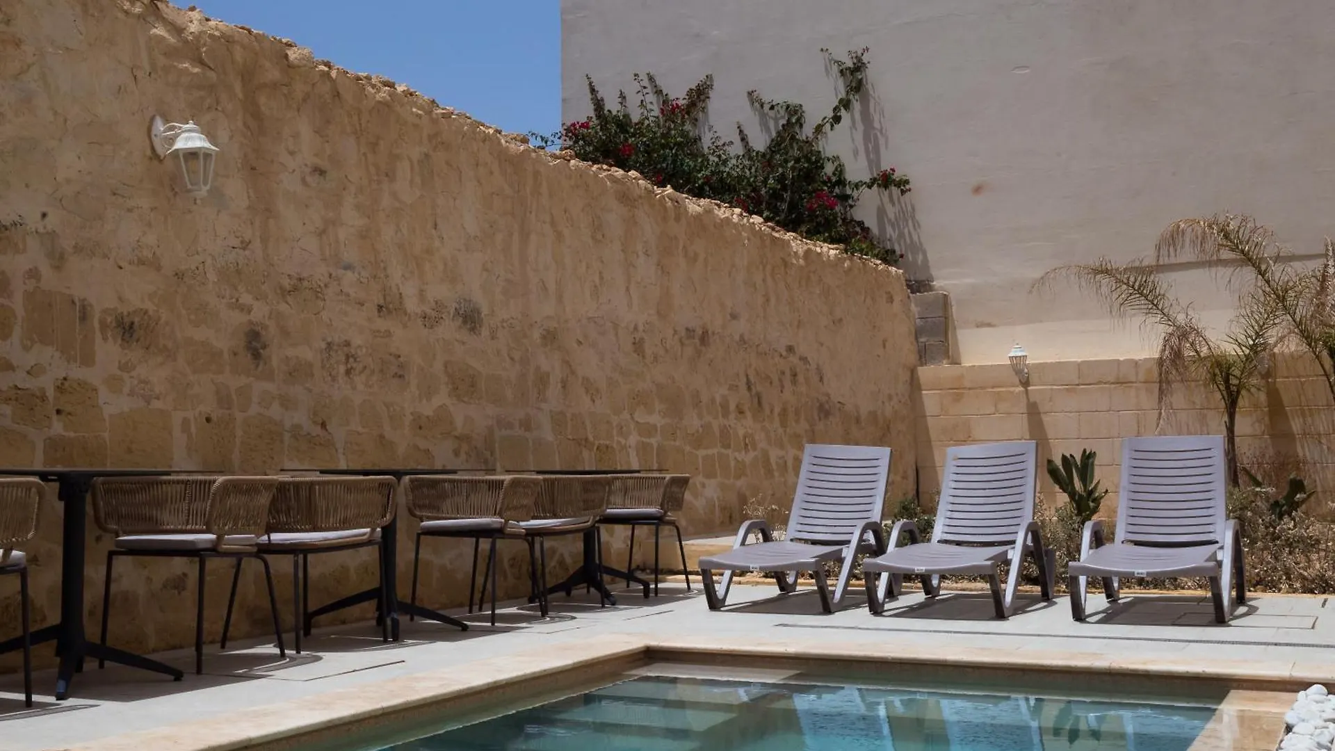 Mosta Stays By Zzzing Guest house